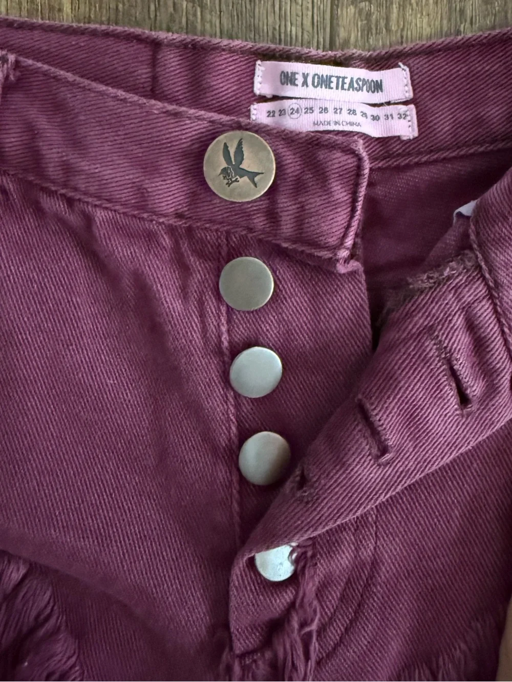 One Teaspoon - Rollers Low Waist Long Rise Curved Raw Hem Shorts - Burgundy